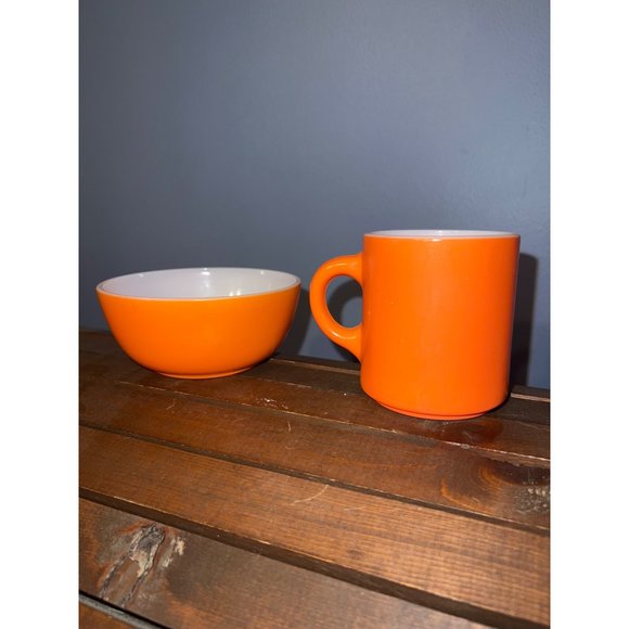 Set Of Mug & Small Bowl MCM Hazel Atlas In Bright Orange - Milk Glass, 60s - Picture 4 of 8